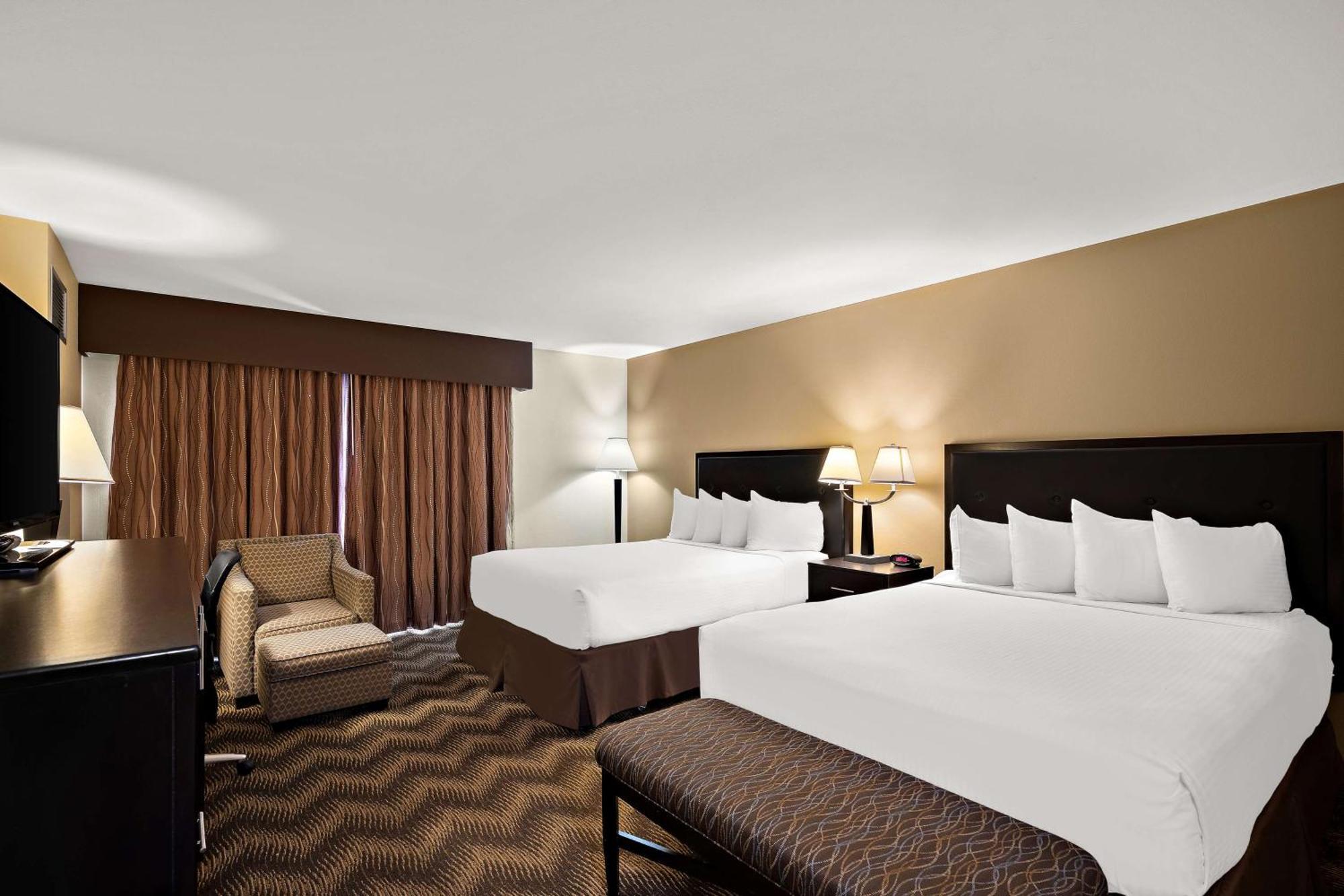 Western Gold Country Hotel