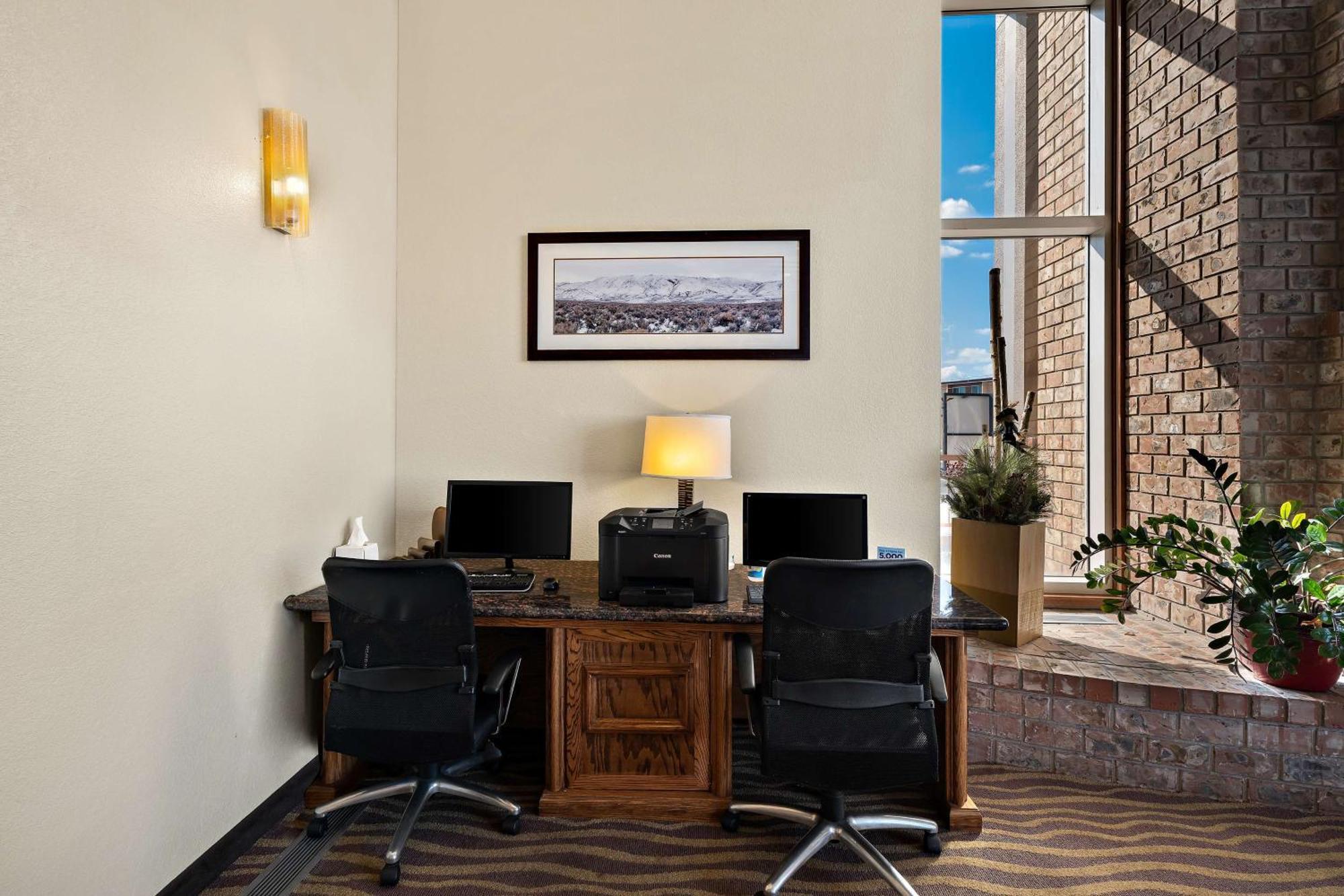 Western Gold Country Hotel